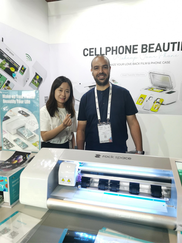 rock-spaces-breakthrough-cellphone-beautify-project-wows-at-gitex-dubai-2.jpg rock-spaces-breakthrough-cellphone-beautify-project-wows-at-gitex-dubai-2.jpg